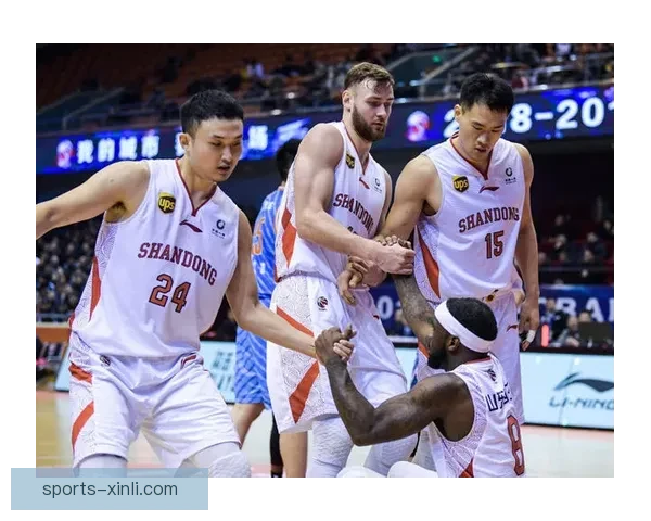 上海男篮主场力克新疆队豪取联赛两连胜展现强劲势头